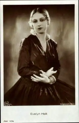 Ak Schauspielerin Evelyn Holt, Portrait in Kleid