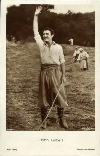 Ak Schauspieler John Gilbert, Portrait, Feldarbeiterinnen