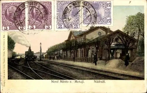 Ak Nové Město nad Metují Neustadt an der Mettau Reg. Königgrätz, Bahnhof Gleisseite, Eisenbahn