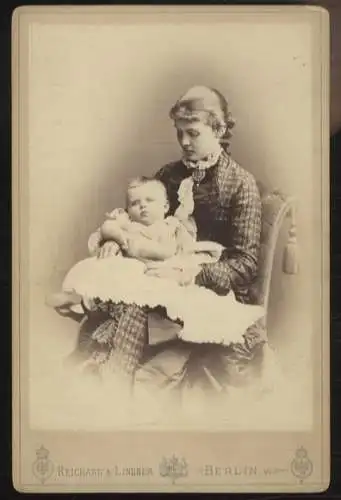 Cabinet Foto Erbprinzessin Elisabeth von Oldenburg mit ihrem Kind