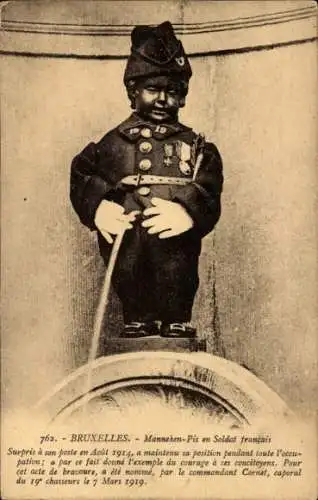 Ak Brüssel Brüssel, Manneken Pis in Französischer Soldat