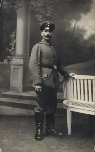 Foto Ak Metz Moselle, Deutscher Soldat in Uniform, I WK