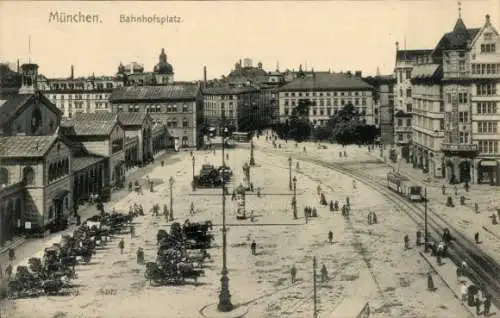 Ak München, Bahnhofsplatz, Straßenbahn, Kutschen