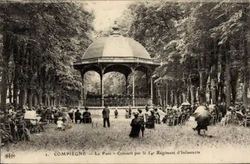 Ak Compiègne Oise, Parc, Concert par le 54 Regiment d'Infanterie