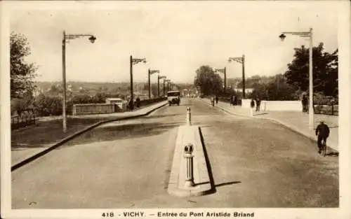 Ak Vichy Allier, Entree du Pont Aristide Briand