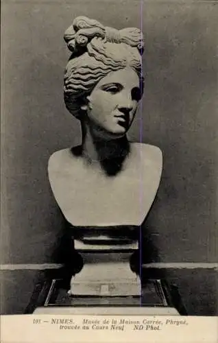 Ak Nîmes Gard, Maison Carrée Museum, Phryne