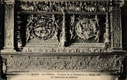 Ak Blois Loir et Cher, Schloss, Fronton de la Cheminee du Salon de Catherine de Medicis