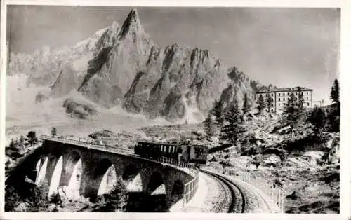 Ak Chamonix Mont Blanc Haute Savoie, Chemin de fer du Montenvers, Aguille du Dru, Bahn