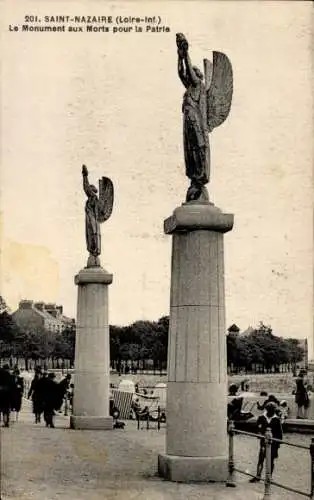 Ak Saint Nazaire Loire Atlantique, Monument aux Morts pour la Patrie