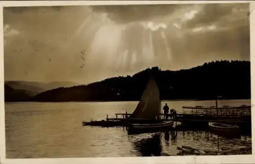 Ak Titisee Neustadt im Breisgau Hochschwarzwald, See, Segelboot