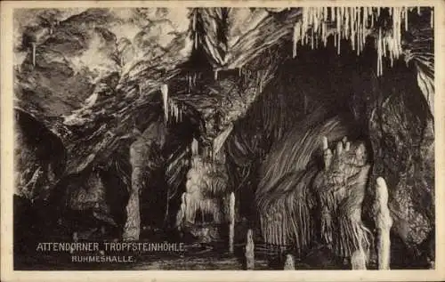 Ak Attendorn im Sauerland, Tropfsteinhöhle, Ruhmeshalle