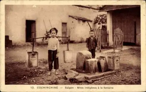 Ak Saigon Cochinchina Vietnam, Nhos-Ureinwohner am Brunnen