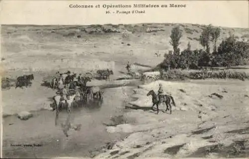 Ak Marokko, Feldzug, Soldaten passieren Oued Laou