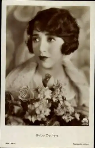 Ak Schauspielerin Bebe Daniels, Portrait, Blumen