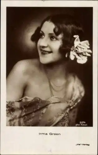 Ak Schauspielerin Irma Green, Portrait, Blume im Haar