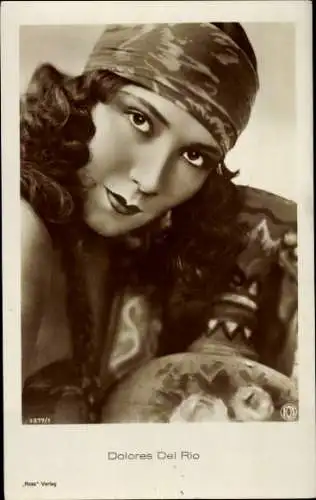 Ak Schauspielerin Dolores Del Rio, Portrait, Kopftuch