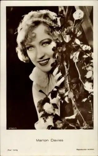 Ak Schauspielerin Marion Davies, Portrait, Blumen