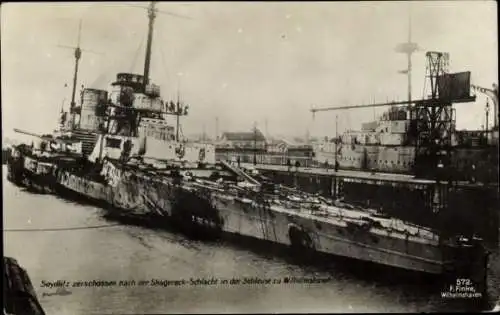 Ak Deutsches Kriegsschiff SMS Seydlitz nach der Skagerrakschlacht, Schleuse Wilhelmshaven