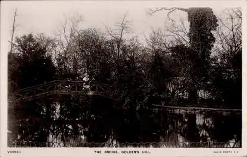 Ak London City England, Golder's Hill Park, Brücke