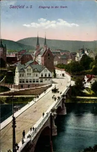 Ak Saalfeld, Blick auf den Ortseingang, Brücke, Kirche