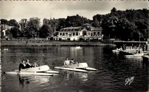 Ak Bagnoles de l'Orne Orne, Casino des Thermes, Tretboote