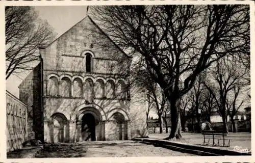 Ak La Couronne Charente, Kirche, Platz