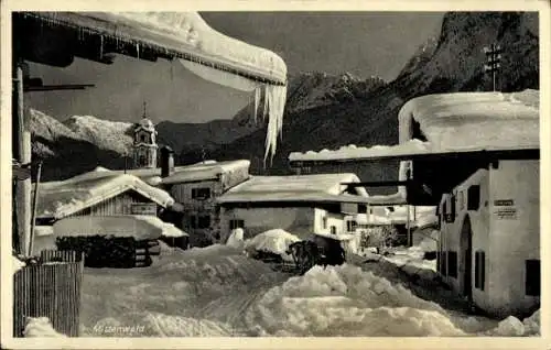 Ak Mittenwald in Oberbayern, Häuser im Schnee