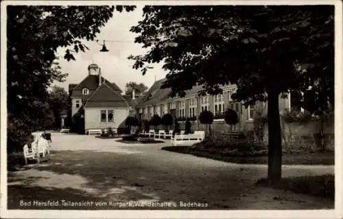 Ak Bad Hersfeld Hessen, Teilansicht vom Kurpark, Wandelhalle, Badehaus