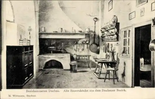Ak Dachau in Oberbayern, Bezirksmuseum, alte Bauernküche, Innenansicht