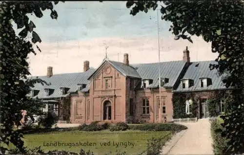 Ak Lyngby Danmark, Schule