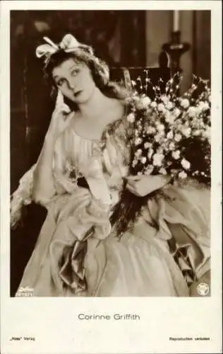 Ak Schauspielerin Corinne Griffith, Portrait, Blumenstrauß