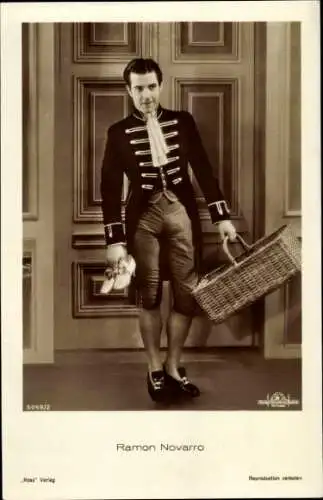 Ak Schauspieler Ramon Novarro, Portrait, Filmszene