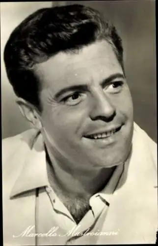 Ak Schauspieler Marcello Mastroianni, Portrait, Der Arzt und der Hexenmeister