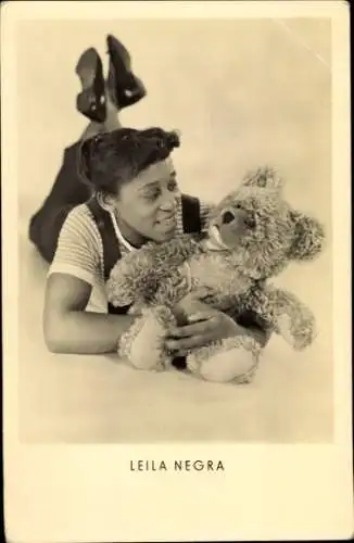 Ak Schauspielerin Leila Negra, Portrait, Teddybär