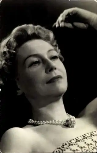 Ak Schauspielerin Leny Marenbach, Portrait, Perlenkette