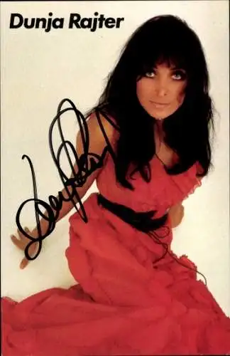 Ak Schauspielerin, Sängerin Dunja Rajter, Portrait, Autogramm