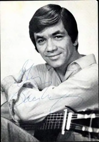 Ak Schauspieler Gus Backus, Portrait, Autogramm, Sänger, Gitarre