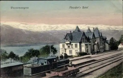 Ak Vossevangen Norwegen, Fleischers Hotel, Bahnanlagen