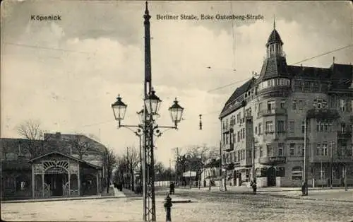 Ak Berlin Köpenick, Berliner Straße Ecke Gutenbergstraße, Apotheke