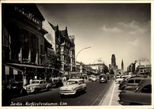 Foto Ak Berlin Charlottenburg, Kurfürstendamm, Kaiser Wilhelm Gedächtniskirche, Autos