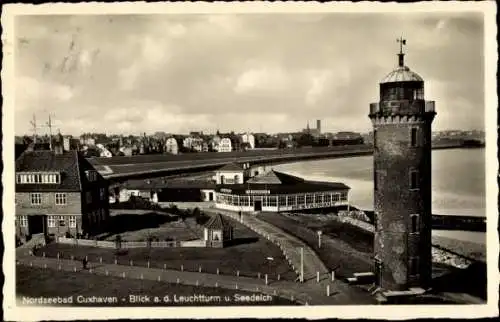 Ak Cuxhaven, Leuchtturm und Seedeich