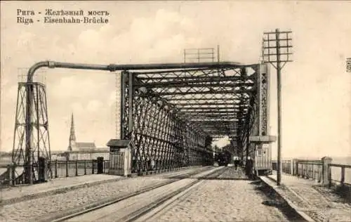 Ak Riga Lettland, Eisenbahnbrücke, Kirche, Dampflok
