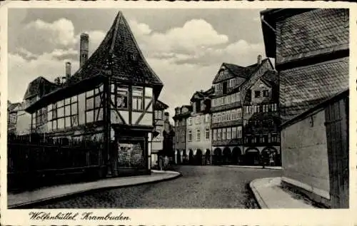 Ak Wolfenbüttel in Niedersachsen, Krambuden, Fachwerkhäuser, Straßenpartie