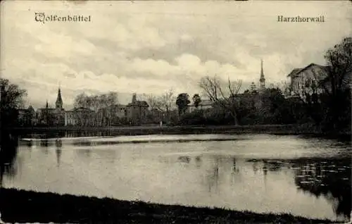 Ak Wolfenbüttel in Niedersachsen, Harztorwall, Kirchturm, See