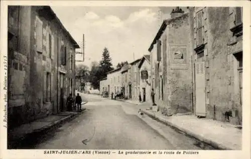 Ak Saint Julien l'Ars Vienne, Gendarmerie, Route de Poitiers