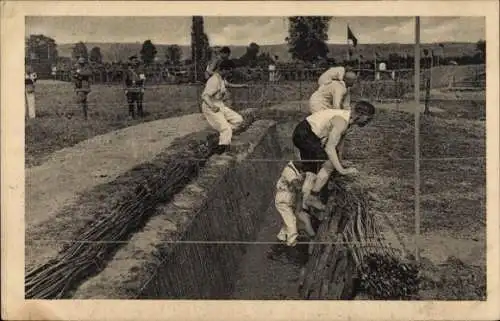 Ak Wirklichkeitsbilder vom Weltkriege, Ein Sportfest hinter der Front, Hindernislaufen, I WK