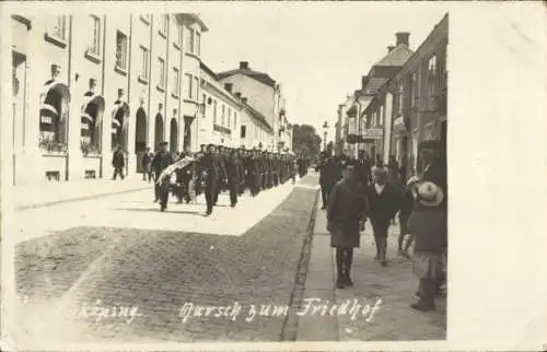 Foto Nyköping Schweden, Marsch zum Friedhof