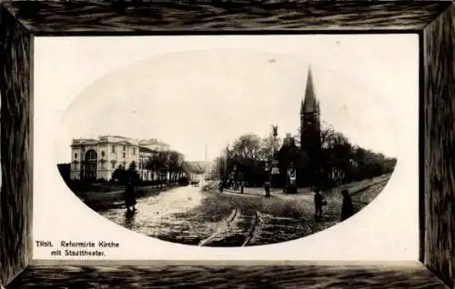 Präge Passepartout Ak Sowjetsk Tilsit Ostpreußen, Kirche mit Stadttheat