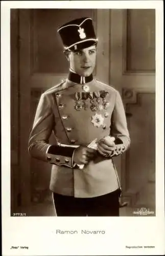 Ak Schauspieler Ramon Novarro, Portrait in Uniform, Ross Verlag 3773 1