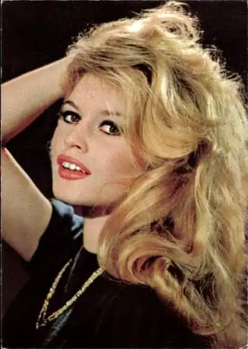 Ak Schauspielerin Brigitte Bardot, Portrait, Die schöne Helena